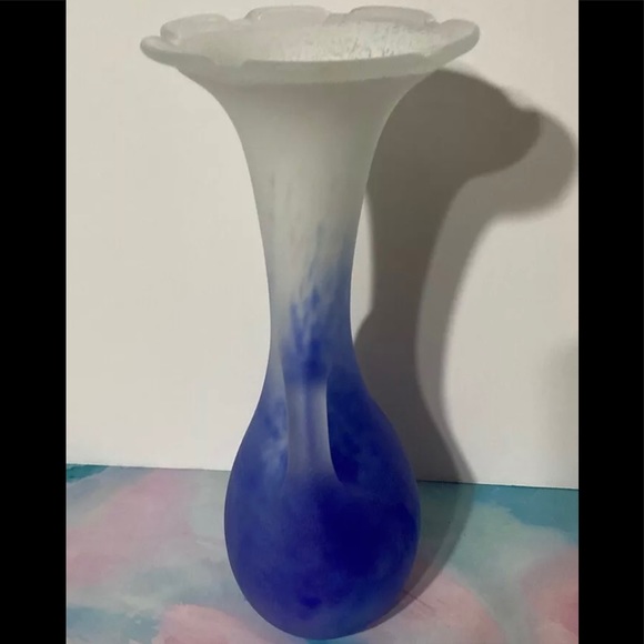 *SOLD* 9” Cobalt Blue & White Satin Finish Vase w/Handle ~Handblown Art Glass - Picture 5 of 10